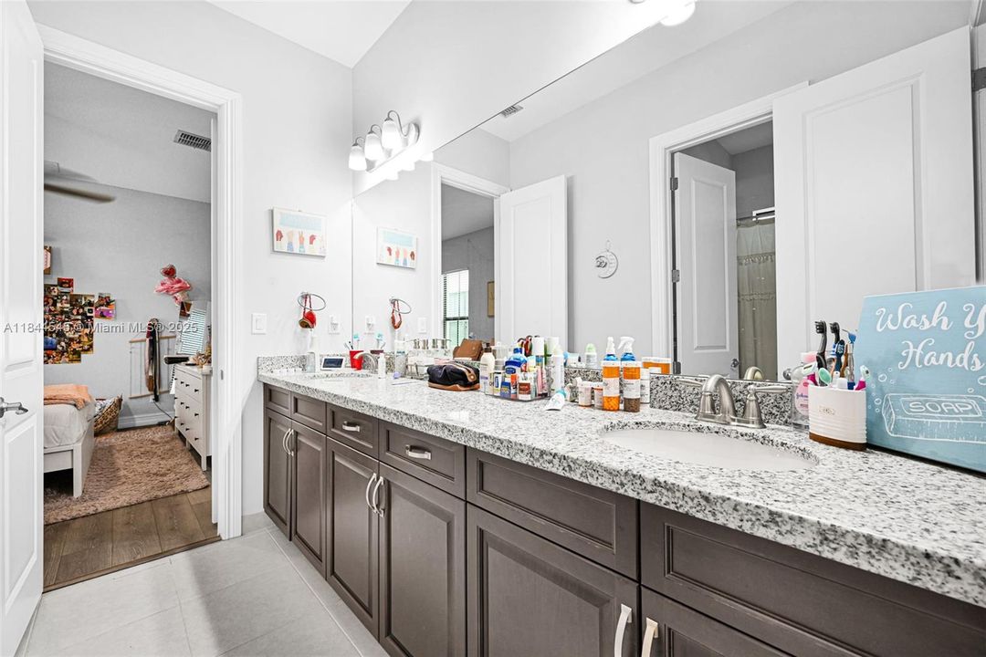 Recently Rented: $6,699 (4 beds, 3 baths, 2774 Square Feet)