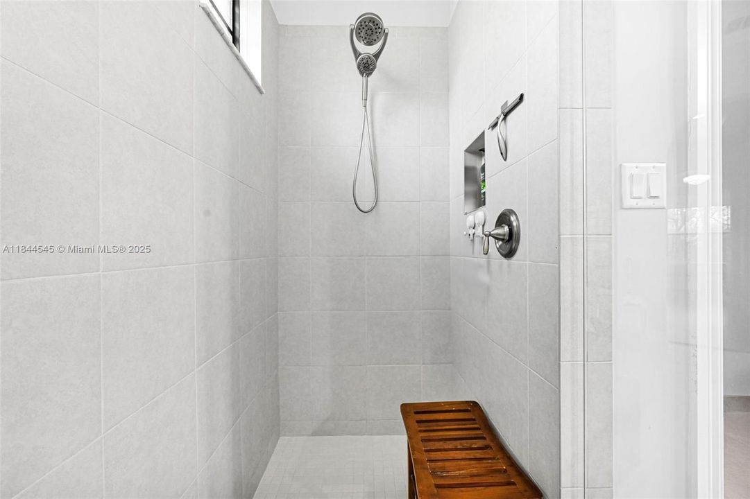 Recently Rented: $6,699 (4 beds, 3 baths, 2774 Square Feet)