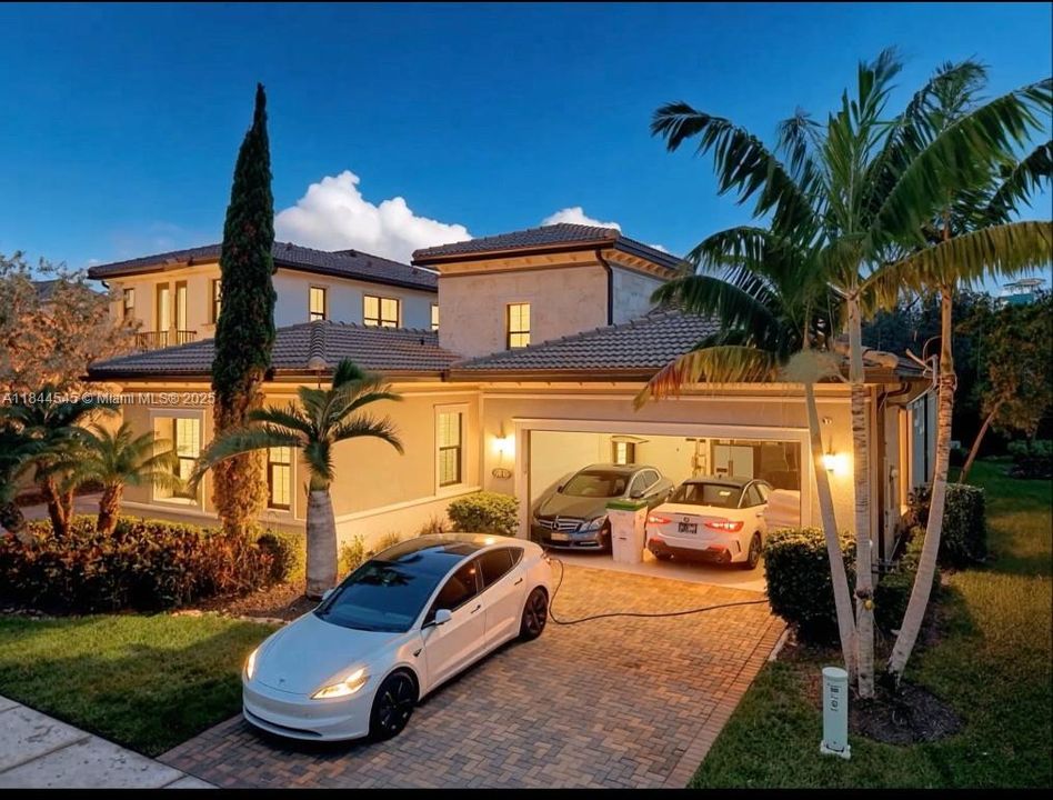 Recently Rented: $6,699 (4 beds, 3 baths, 2774 Square Feet)