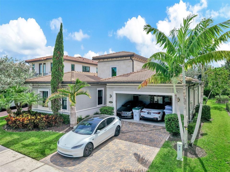 Recently Rented: $6,699 (4 beds, 3 baths, 2774 Square Feet)