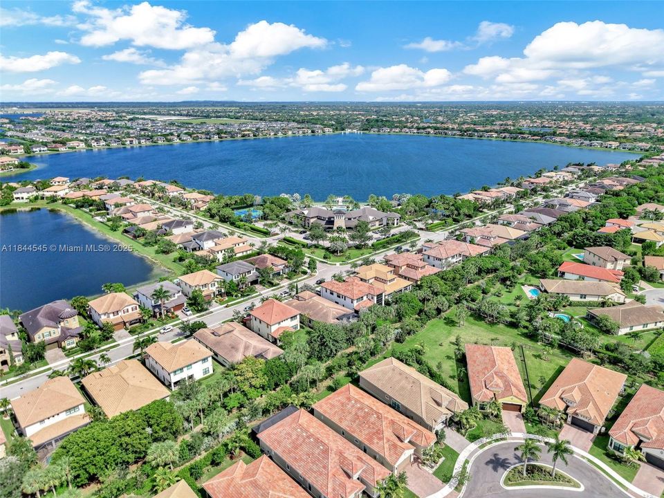 Recently Rented: $6,699 (4 beds, 3 baths, 2774 Square Feet)