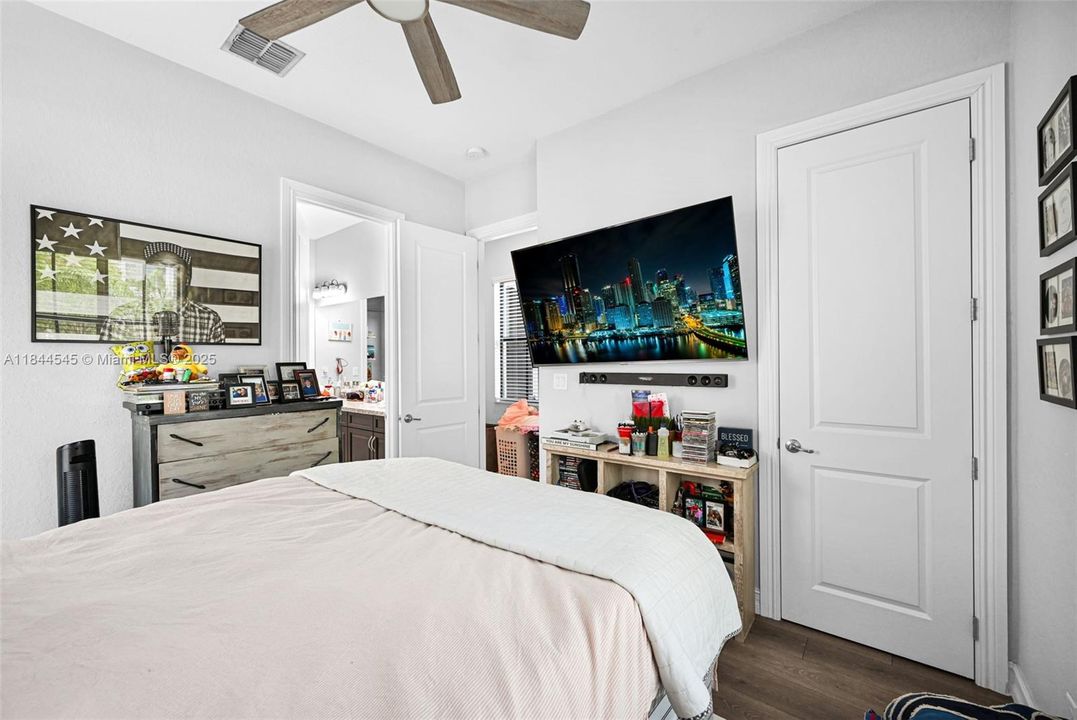 Recently Rented: $6,699 (4 beds, 3 baths, 2774 Square Feet)