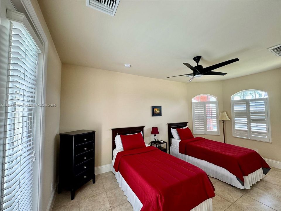 For Rent: $5,500 (3 beds, 3 baths, 1804 Square Feet)