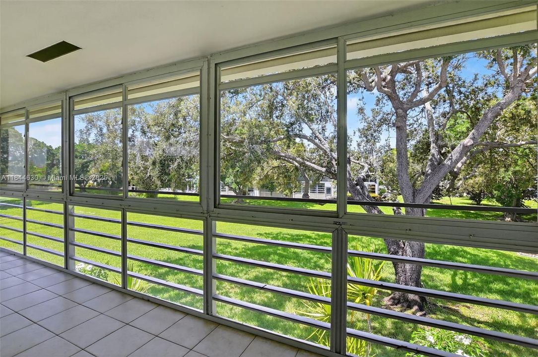 На продажу: $115,000 (2 спален, 1 ванн, 820 Квадратных фут)