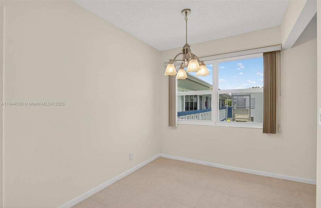 На продажу: $115,000 (2 спален, 1 ванн, 820 Квадратных фут)