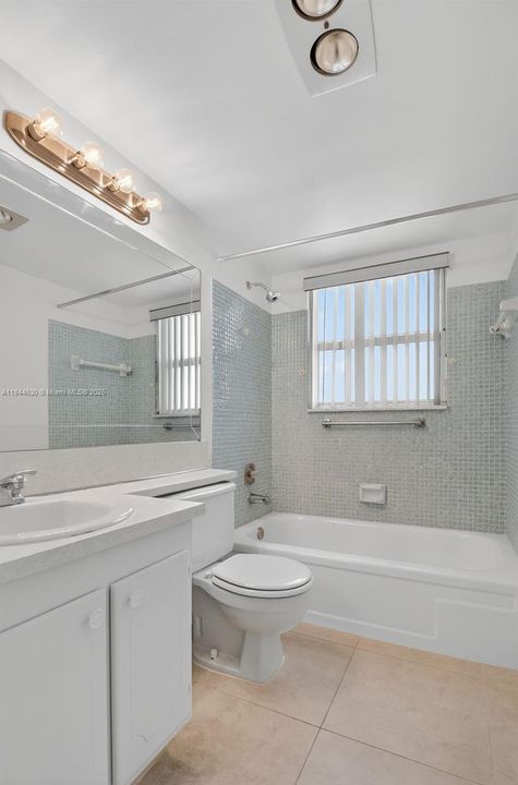 На продажу: $115,000 (2 спален, 1 ванн, 820 Квадратных фут)