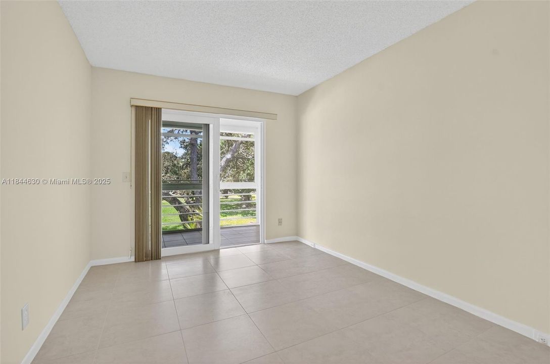 На продажу: $115,000 (2 спален, 1 ванн, 820 Квадратных фут)