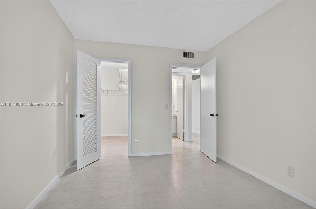 На продажу: $115,000 (2 спален, 1 ванн, 820 Квадратных фут)