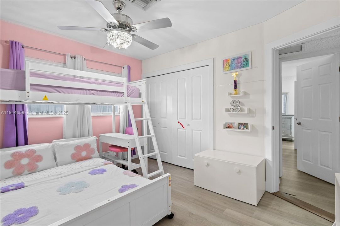 Recently Rented: $6,000 (4 beds, 2 baths, 1954 Square Feet)