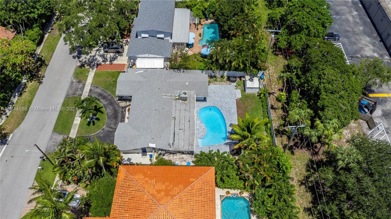 Recently Rented: $6,000 (4 beds, 2 baths, 1954 Square Feet)