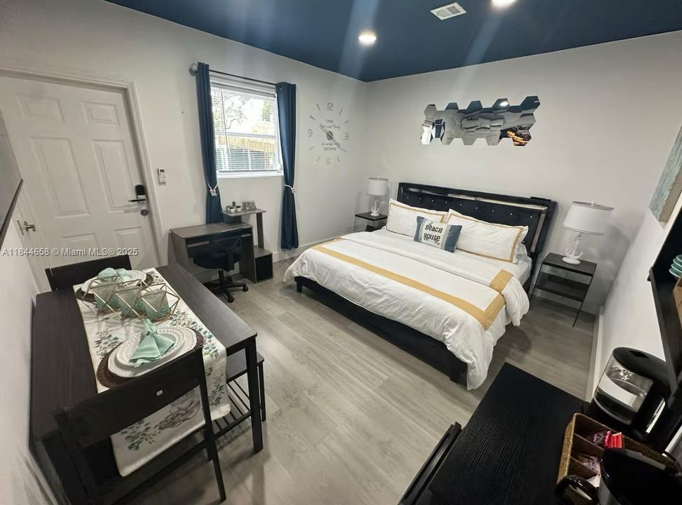 Recently Rented: $6,000 (4 beds, 2 baths, 1954 Square Feet)