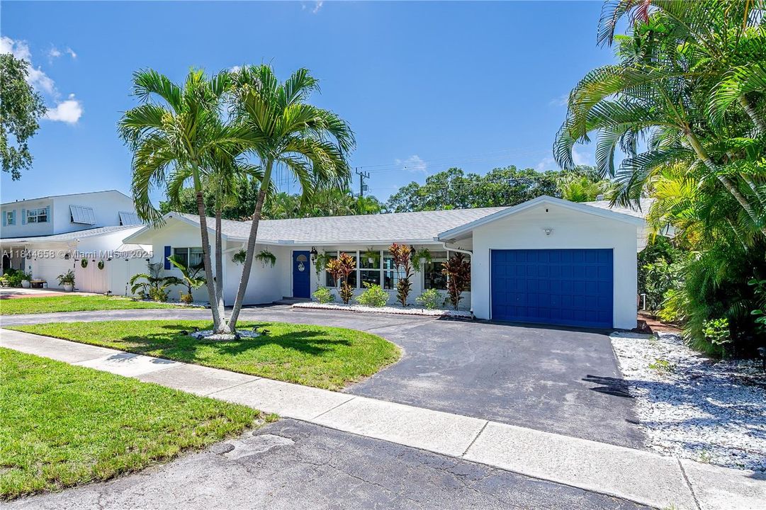 Recently Rented: $6,000 (4 beds, 2 baths, 1954 Square Feet)