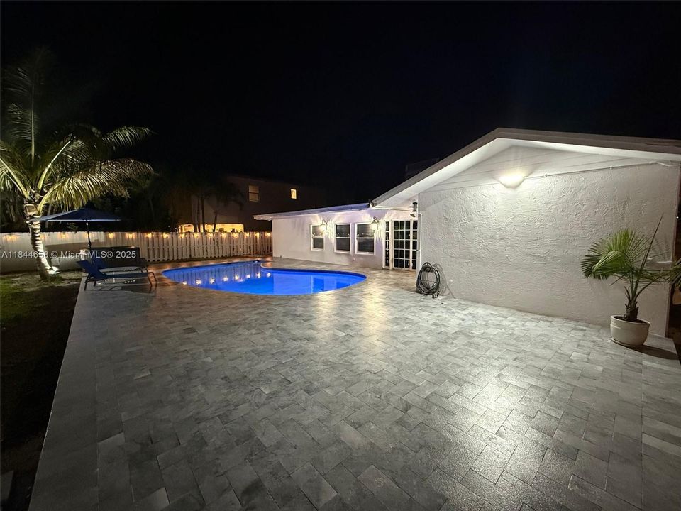 Recently Rented: $6,000 (4 beds, 2 baths, 1954 Square Feet)