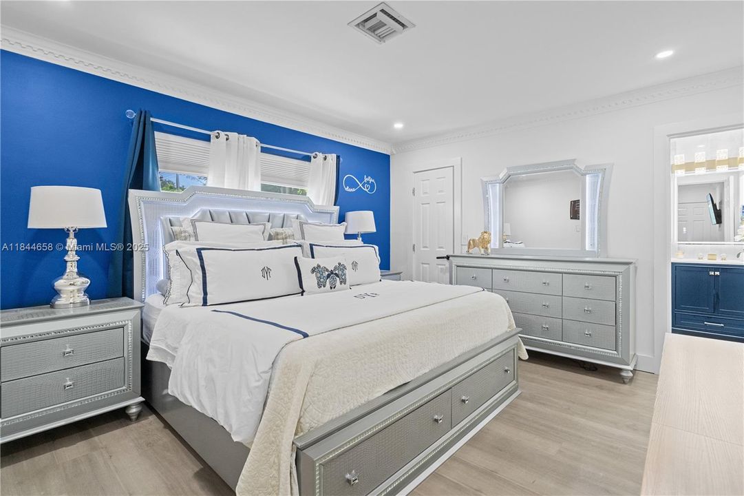 Recently Rented: $6,000 (4 beds, 2 baths, 1954 Square Feet)