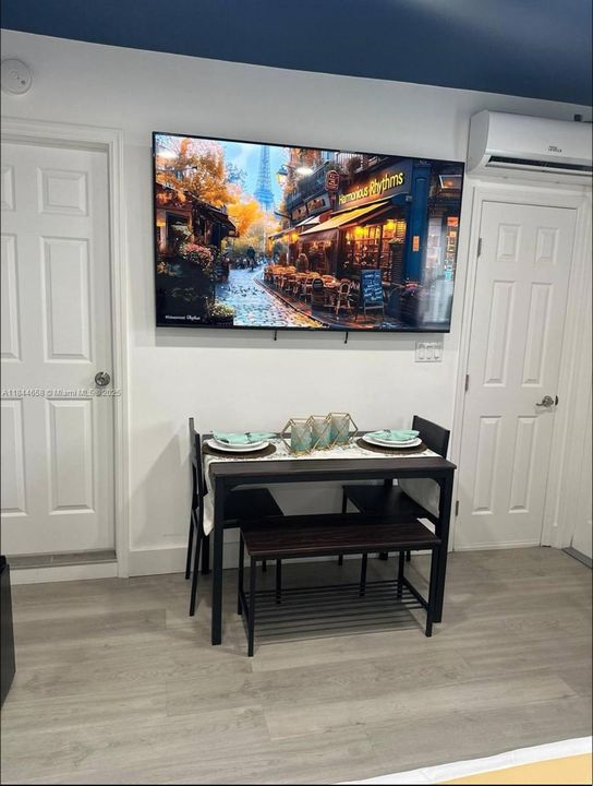 Recently Rented: $6,000 (4 beds, 2 baths, 1954 Square Feet)