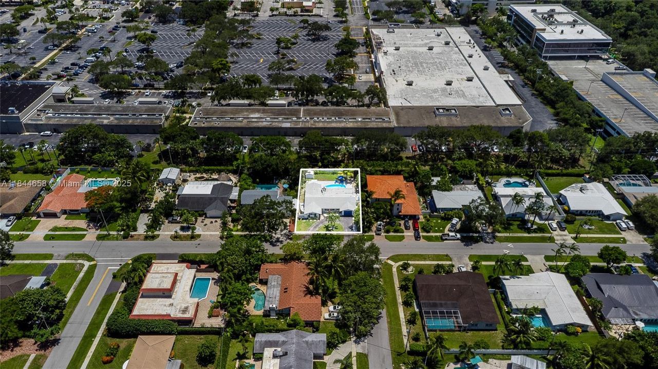 Recently Rented: $6,000 (4 beds, 2 baths, 1954 Square Feet)