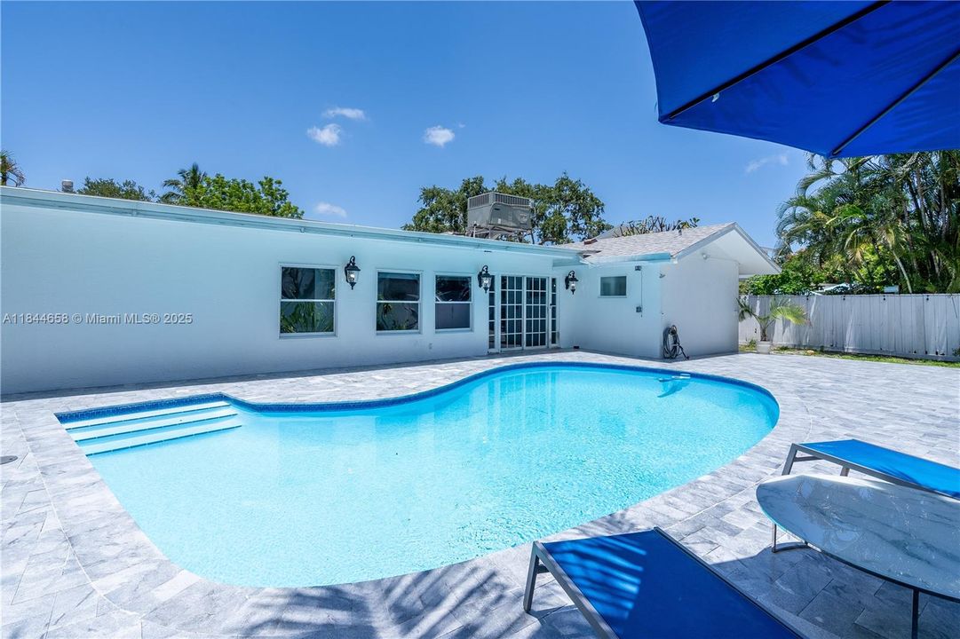 Recently Rented: $6,000 (4 beds, 2 baths, 1954 Square Feet)