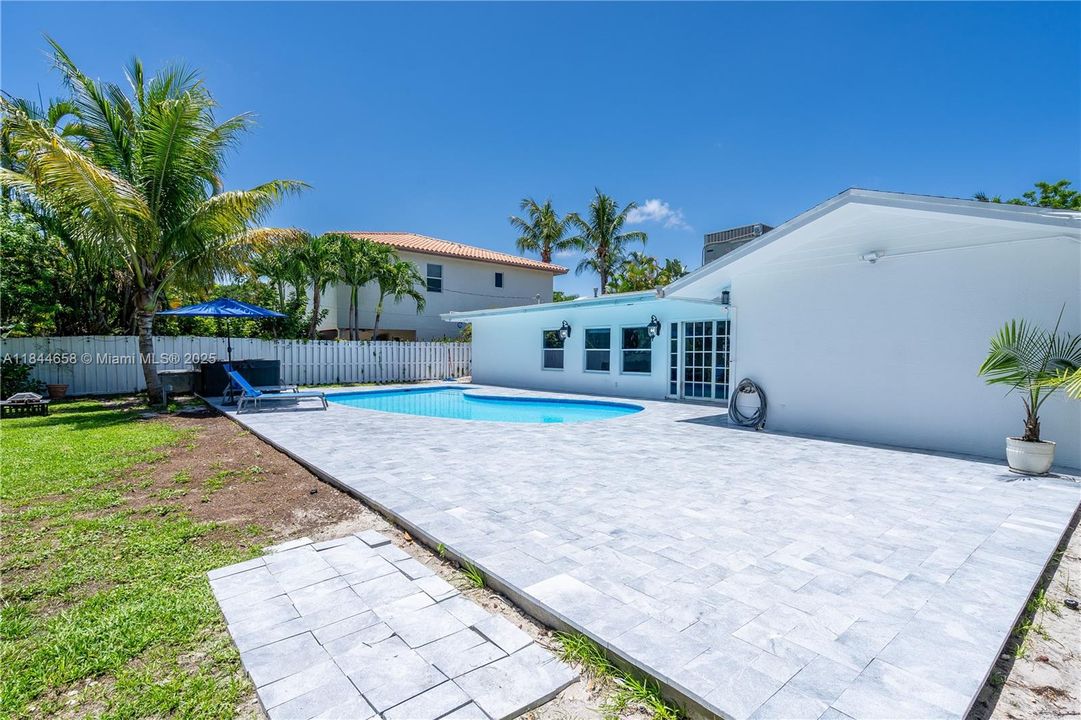 Recently Rented: $6,000 (4 beds, 2 baths, 1954 Square Feet)