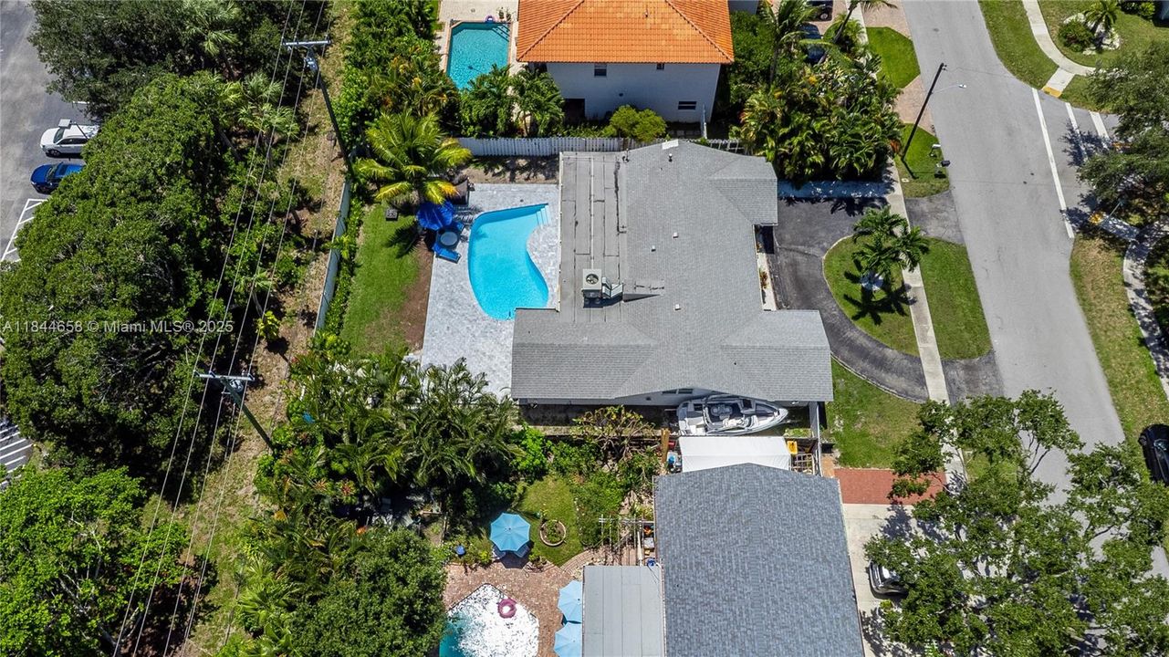 Recently Rented: $6,000 (4 beds, 2 baths, 1954 Square Feet)