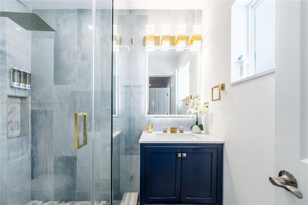 Recently Rented: $6,000 (4 beds, 2 baths, 1954 Square Feet)