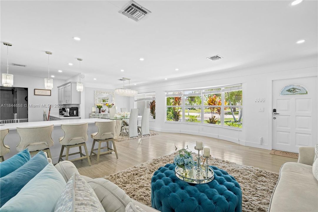 Recently Rented: $6,000 (4 beds, 2 baths, 1954 Square Feet)