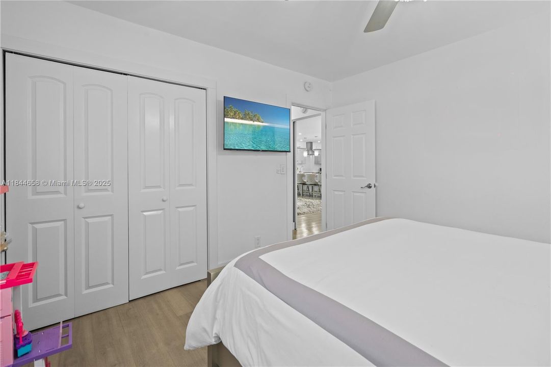 Recently Rented: $6,000 (4 beds, 2 baths, 1954 Square Feet)