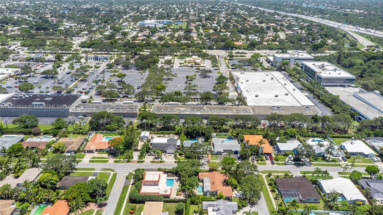 Recently Rented: $6,000 (4 beds, 2 baths, 1954 Square Feet)