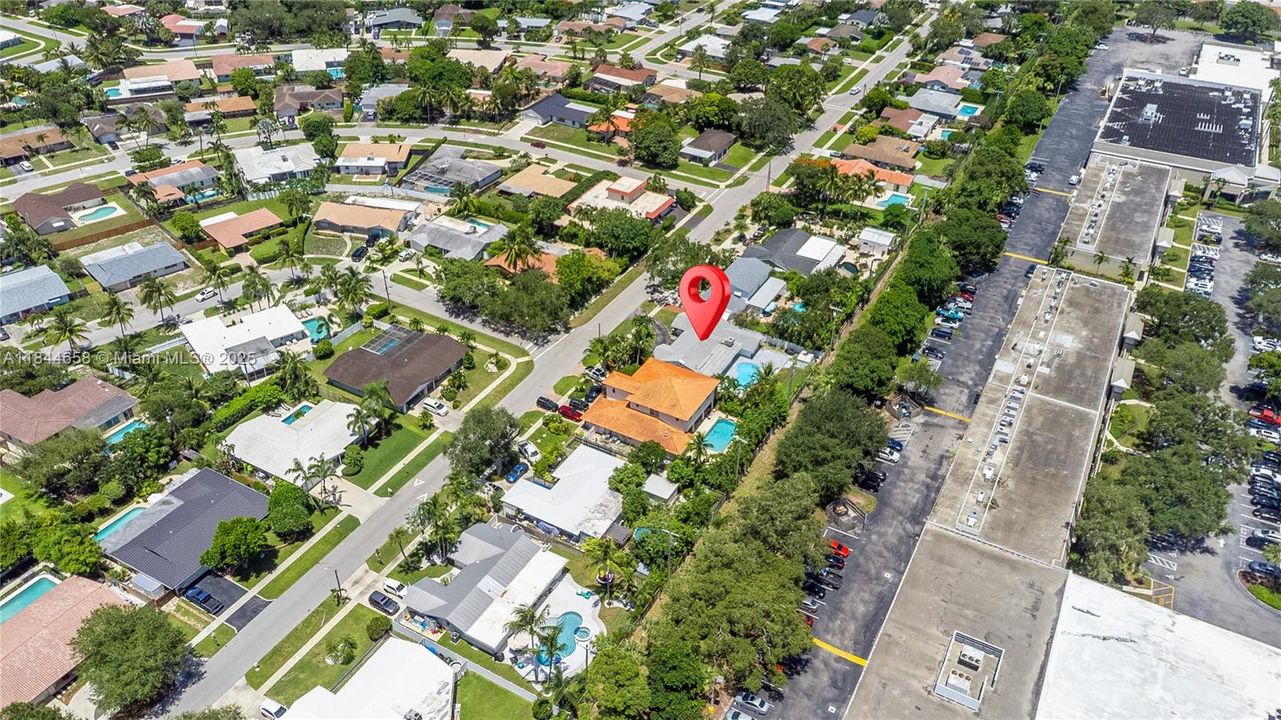 Recently Rented: $6,000 (4 beds, 2 baths, 1954 Square Feet)