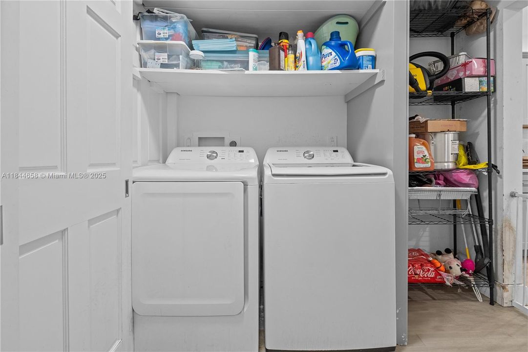 Recently Rented: $6,000 (4 beds, 2 baths, 1954 Square Feet)