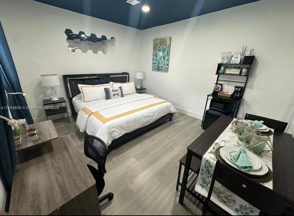 Recently Rented: $6,000 (4 beds, 2 baths, 1954 Square Feet)