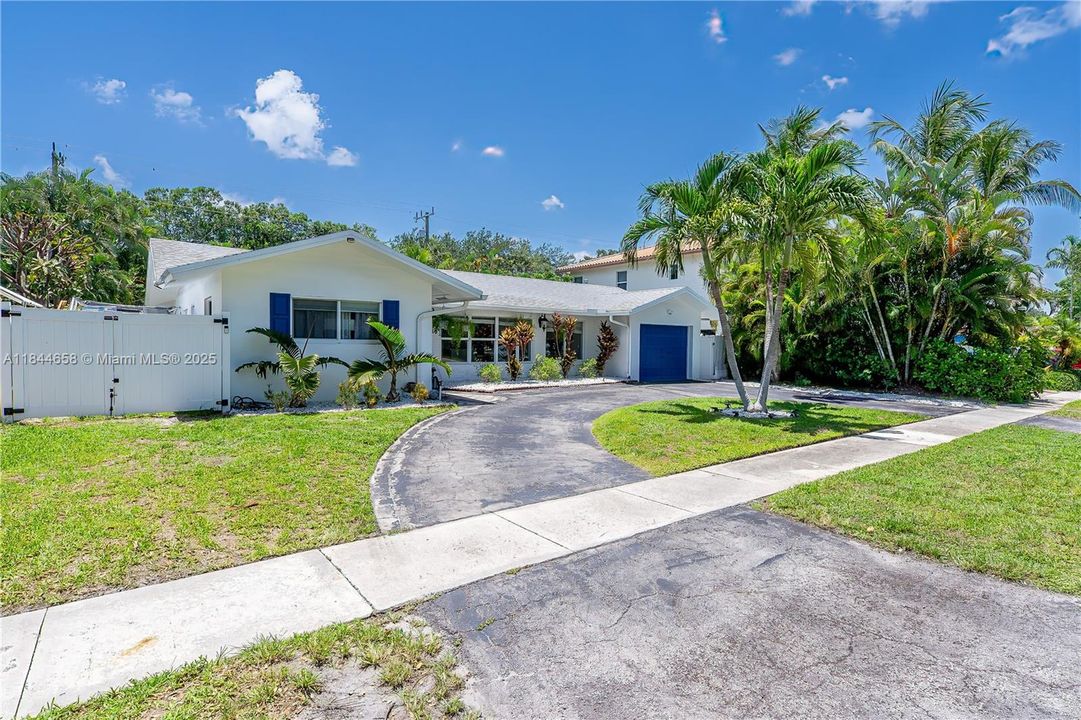 Recently Rented: $6,000 (4 beds, 2 baths, 1954 Square Feet)