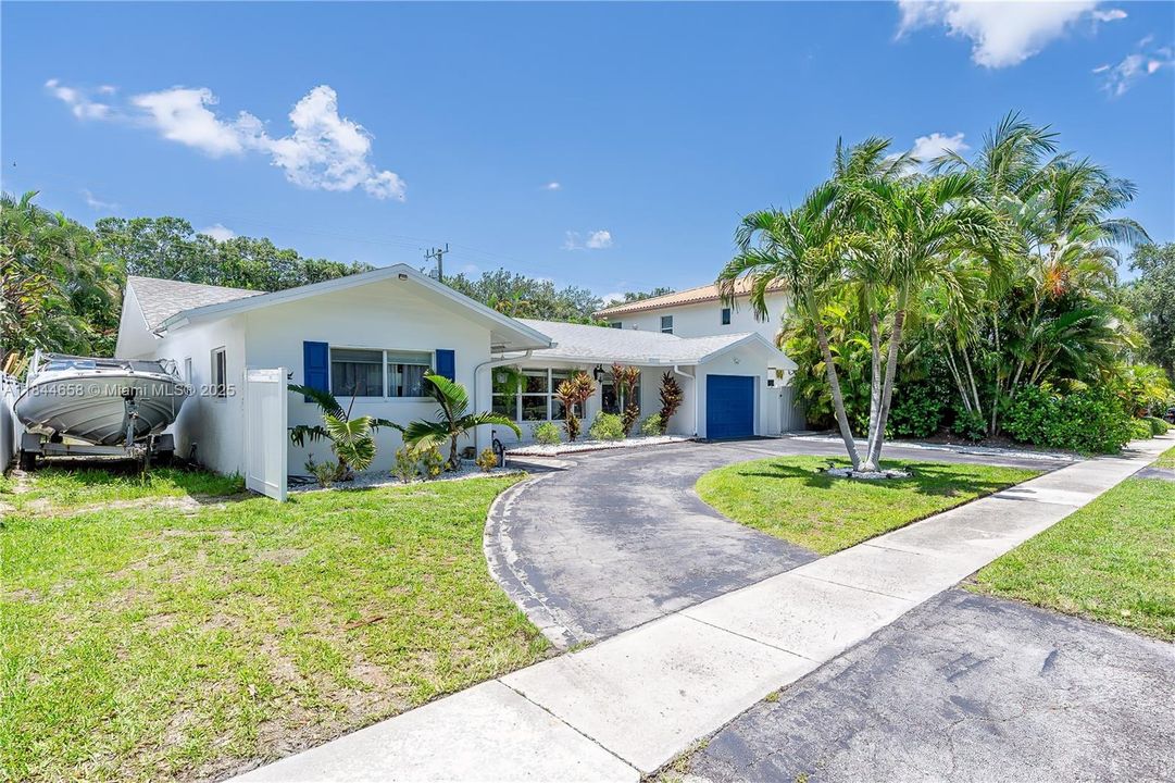 Recently Rented: $6,000 (4 beds, 2 baths, 1954 Square Feet)