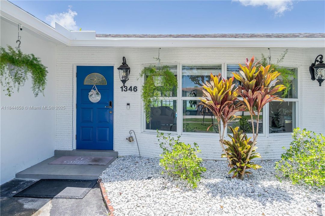 Recently Rented: $6,000 (4 beds, 2 baths, 1954 Square Feet)