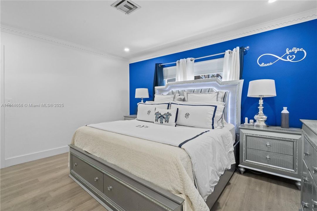 Recently Rented: $6,000 (4 beds, 2 baths, 1954 Square Feet)