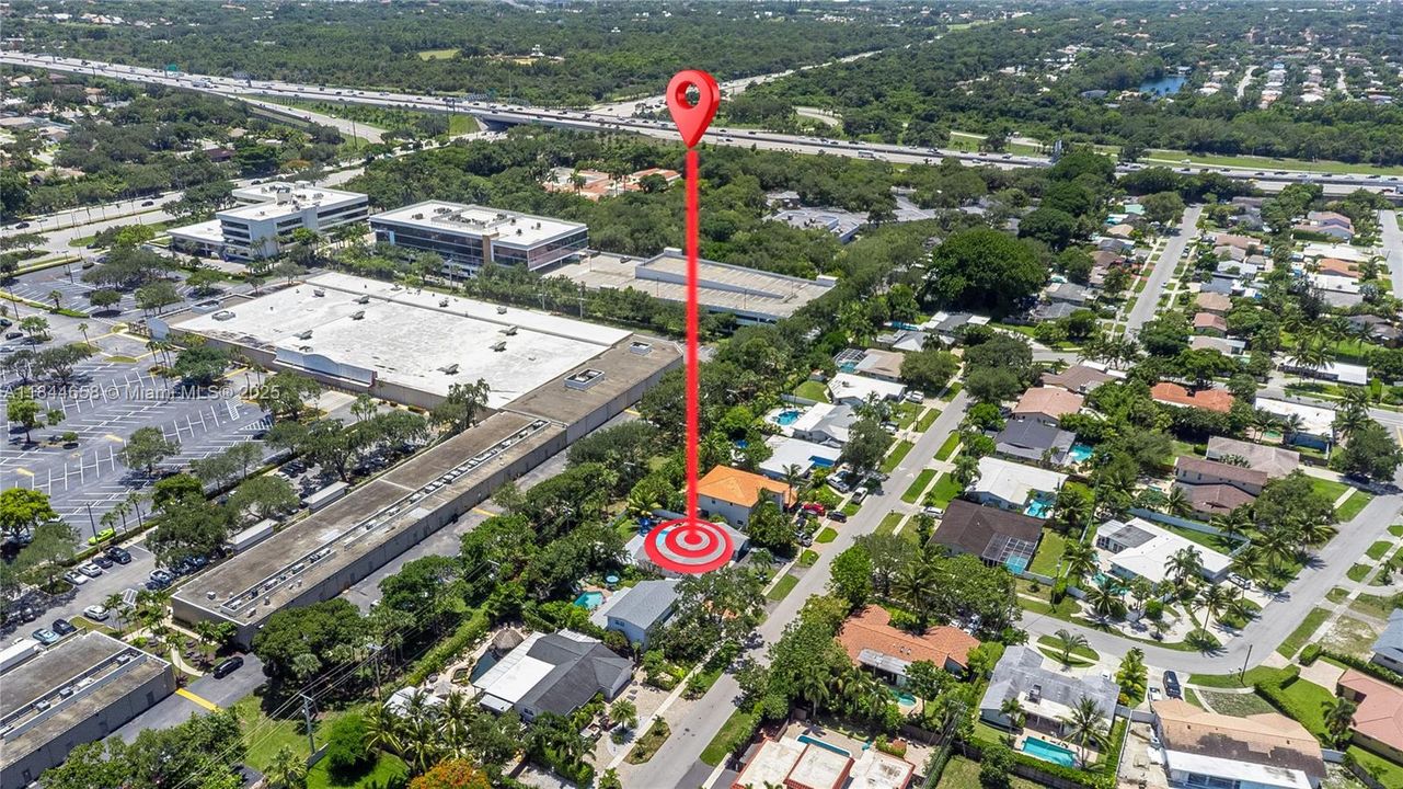 Recently Rented: $6,000 (4 beds, 2 baths, 1954 Square Feet)