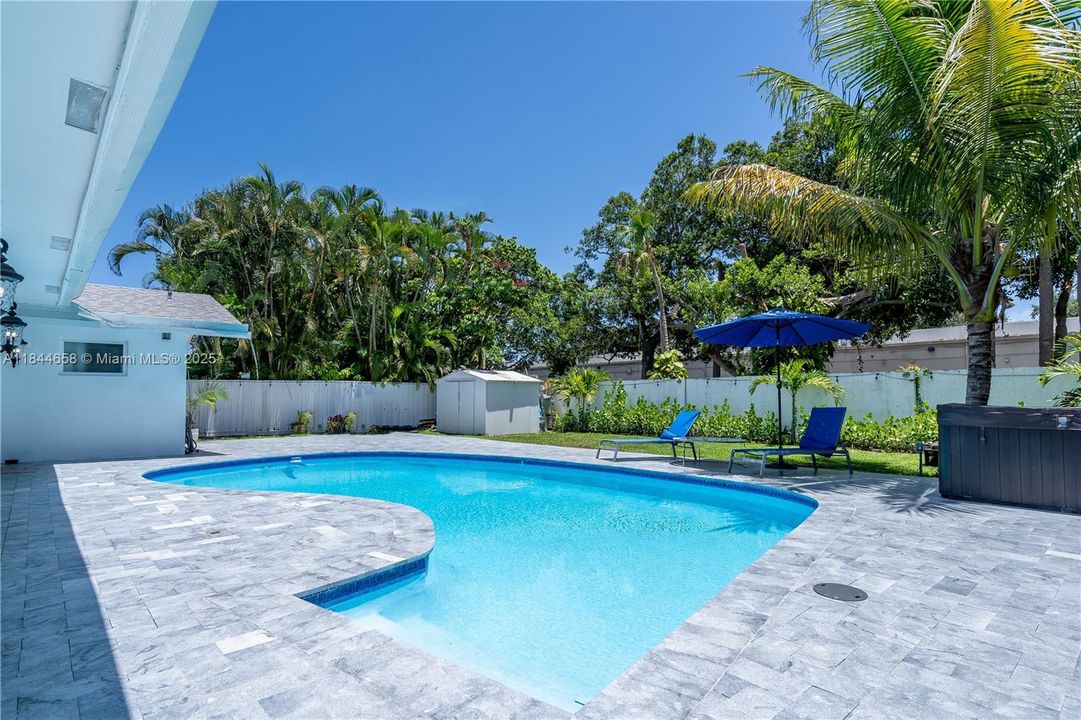 Recently Rented: $6,000 (4 beds, 2 baths, 1954 Square Feet)