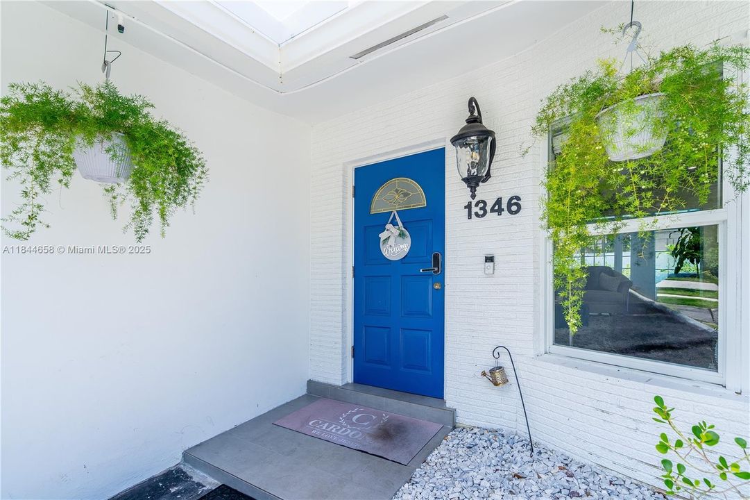 Recently Rented: $6,000 (4 beds, 2 baths, 1954 Square Feet)