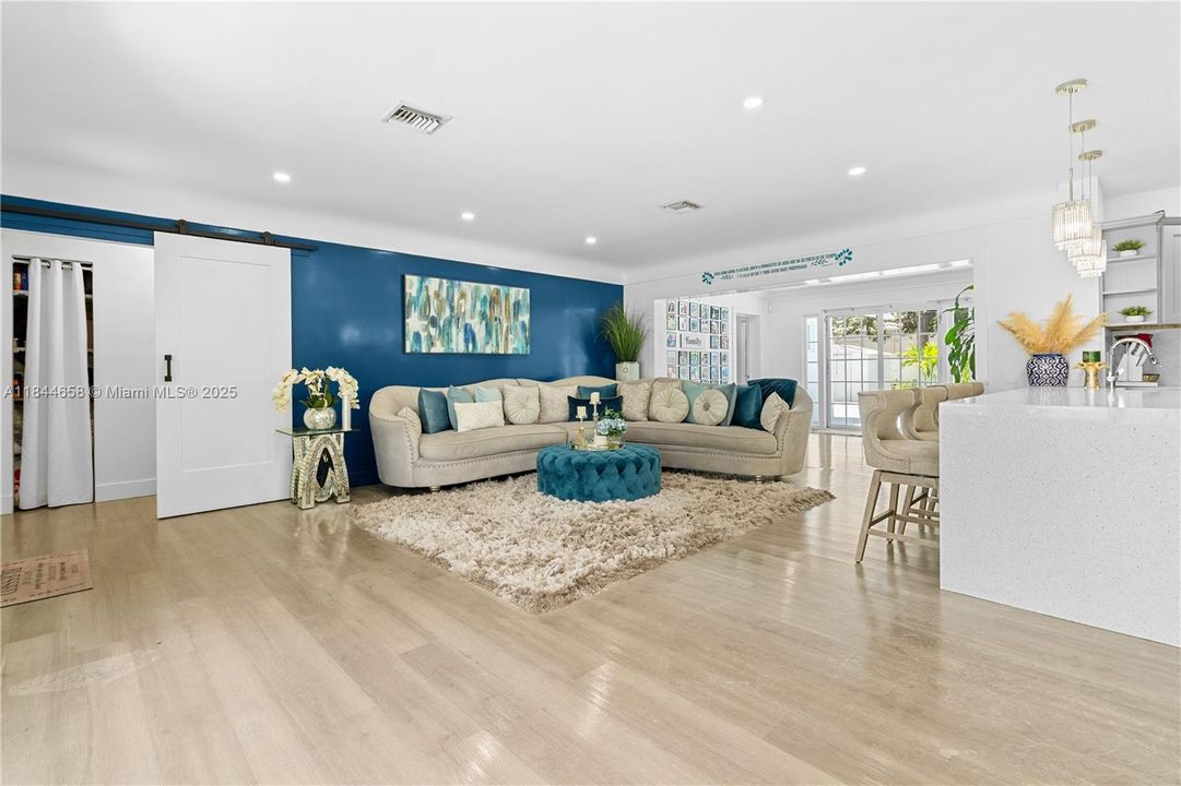 Recently Rented: $6,000 (4 beds, 2 baths, 1954 Square Feet)