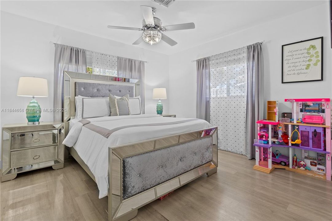 Recently Rented: $6,000 (4 beds, 2 baths, 1954 Square Feet)