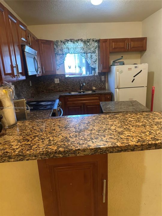 En Venta: $499,900 (4 camas, 2 baños, 1376 Pies cuadrados)