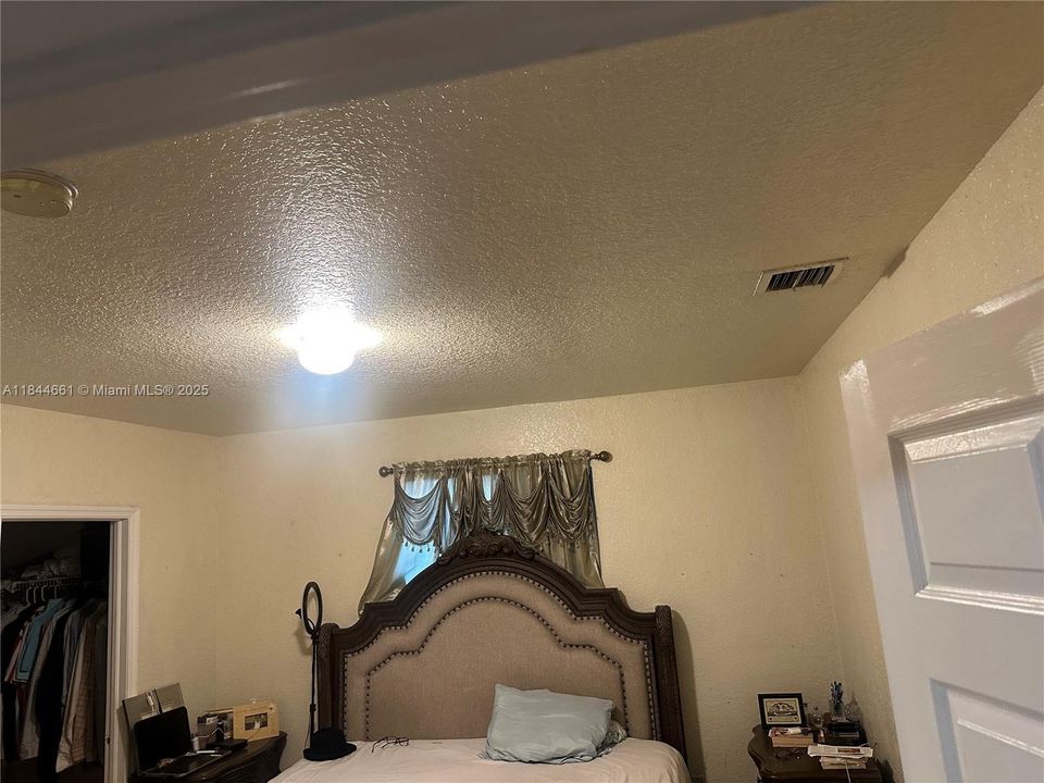 En Venta: $499,900 (4 camas, 2 baños, 1376 Pies cuadrados)