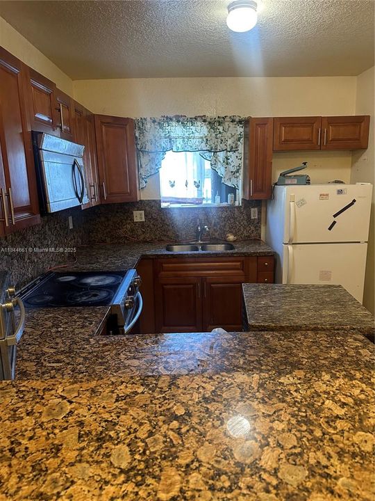 En Venta: $499,900 (4 camas, 2 baños, 1376 Pies cuadrados)