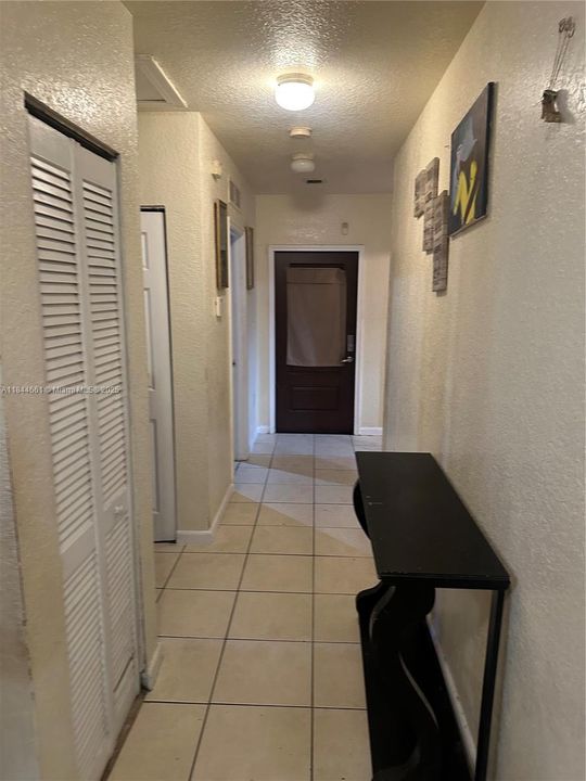 En Venta: $499,900 (4 camas, 2 baños, 1376 Pies cuadrados)