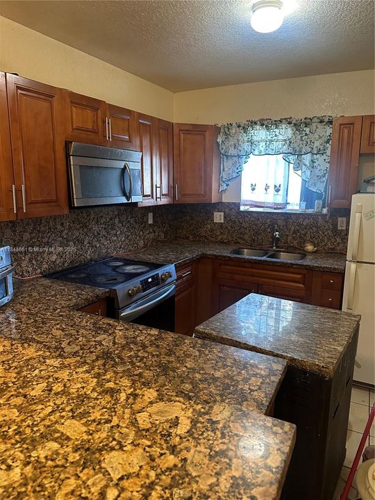 En Venta: $499,900 (4 camas, 2 baños, 1376 Pies cuadrados)