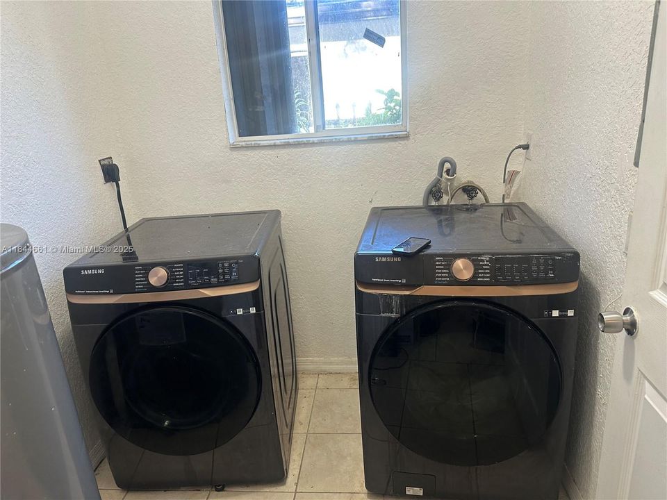 En Venta: $499,900 (4 camas, 2 baños, 1376 Pies cuadrados)