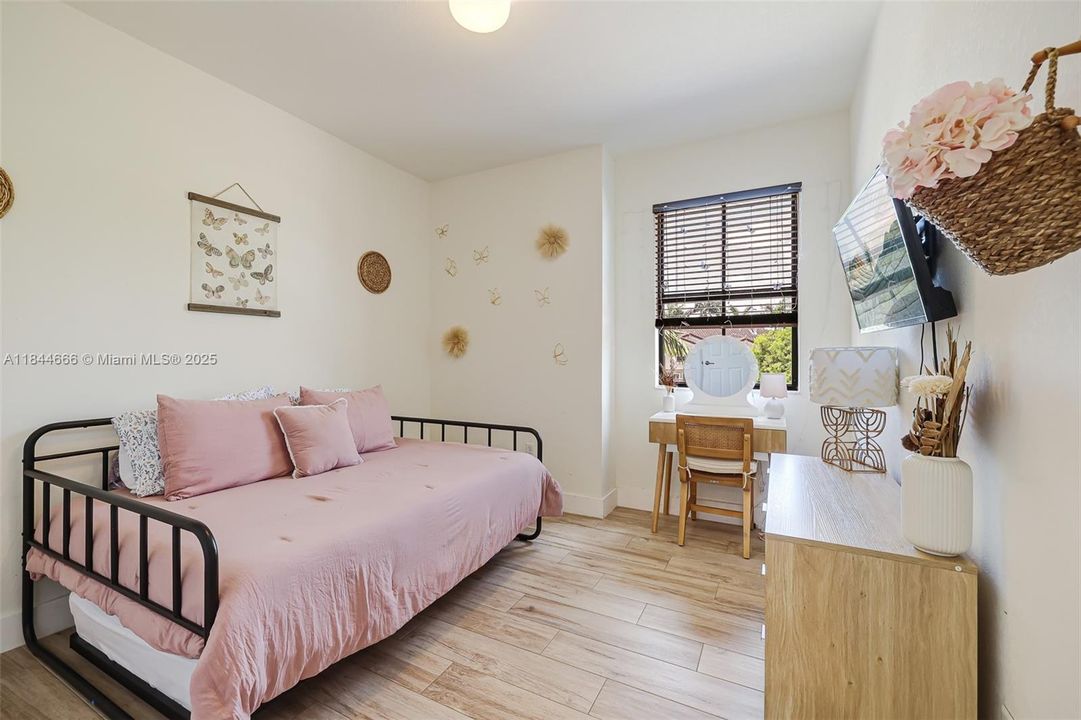 Vendido Recientemente: $405,000 (3 camas, 2 baños, 1740 Pies cuadrados)