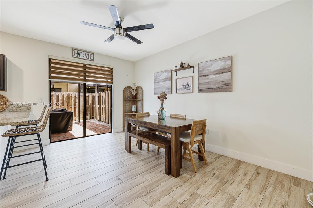 Vendido Recientemente: $405,000 (3 camas, 2 baños, 1740 Pies cuadrados)