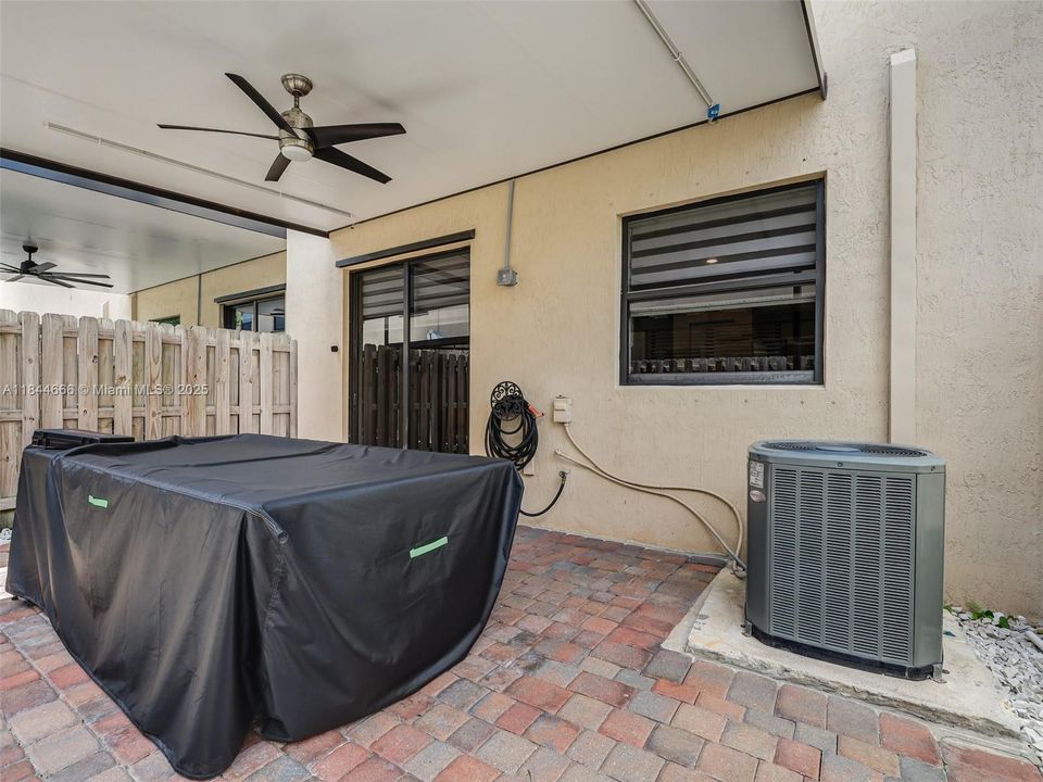 Vendido Recientemente: $405,000 (3 camas, 2 baños, 1740 Pies cuadrados)