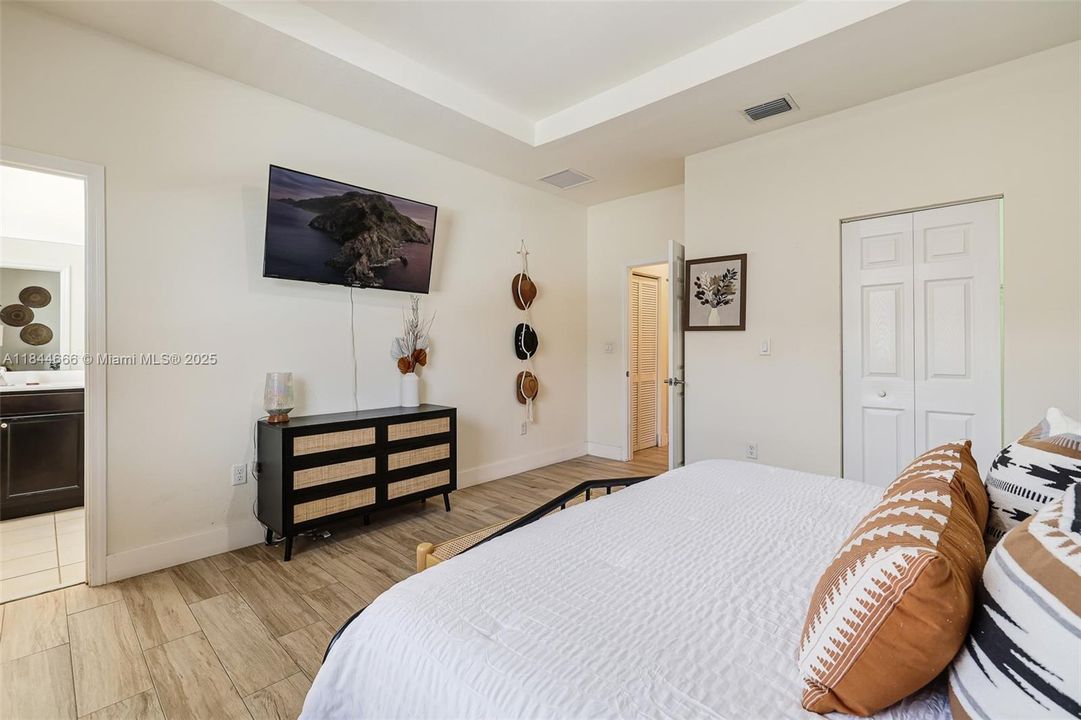 Vendido Recientemente: $405,000 (3 camas, 2 baños, 1740 Pies cuadrados)