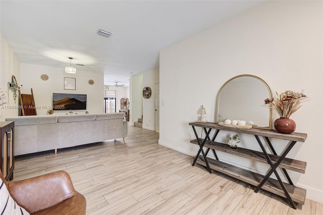 Vendido Recientemente: $405,000 (3 camas, 2 baños, 1740 Pies cuadrados)